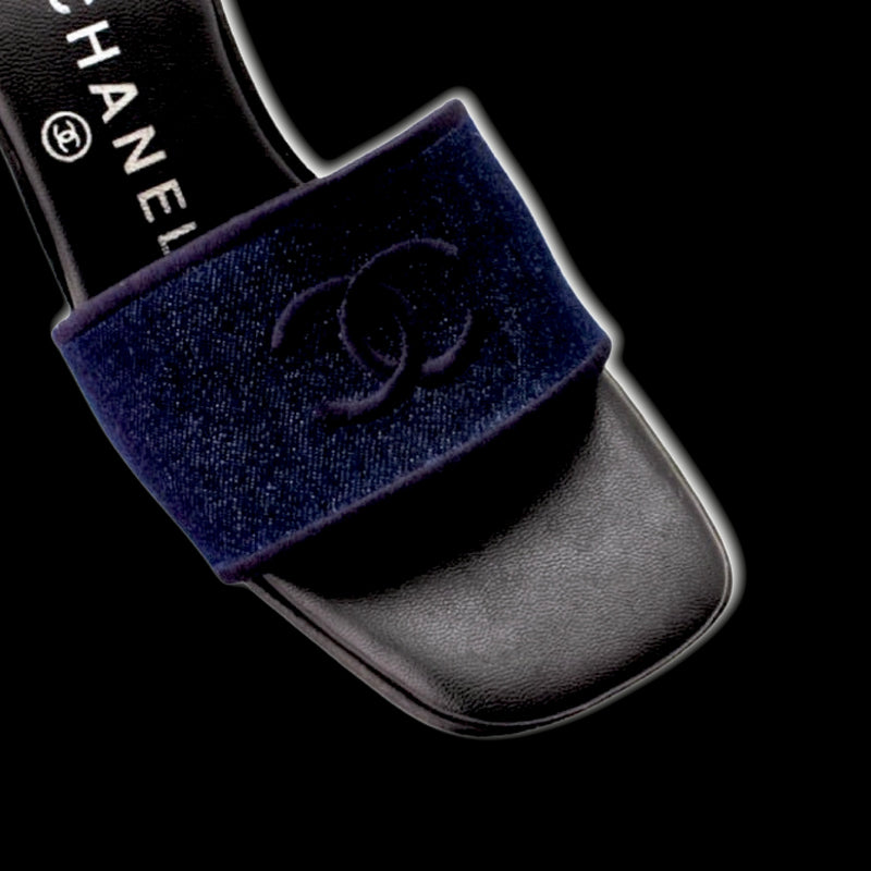 Vintage Chanel CC Monogram Logo Mule Denim With Black Leather Chunky Platform Stacked Block Heel Mule Sandals