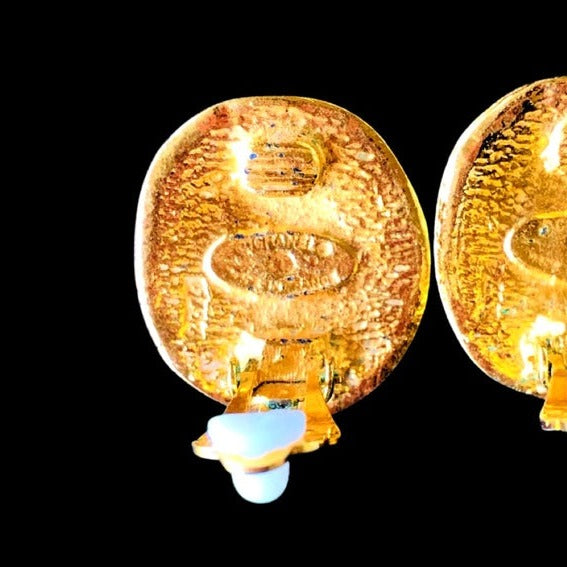 Vintage Chanel 31 Rue Cambon 24kt Gold Pated clip earrings