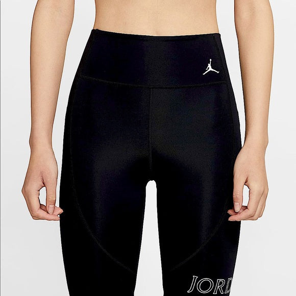 Jordan Utility Women's Bike Shorts Mid-Rise