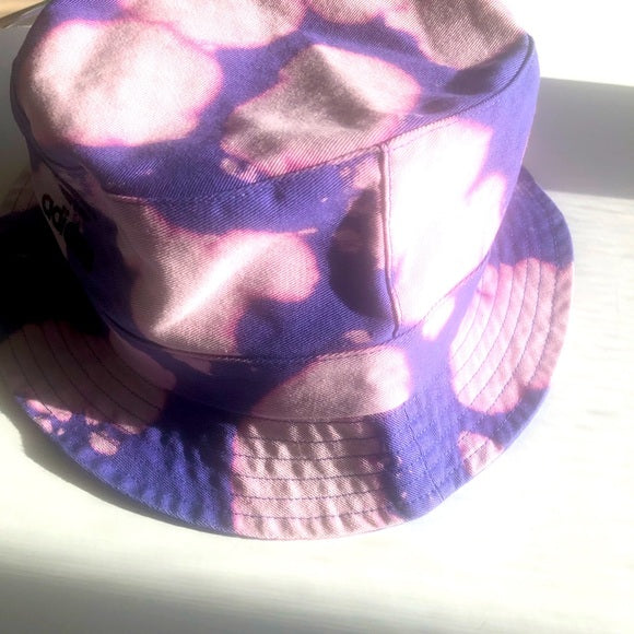 Reverse Tie-Dye Purple Pink White Heart Bucket Hat